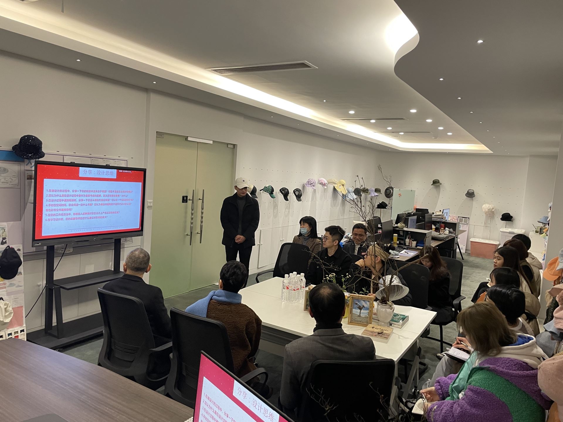 知名帽飾設(shè)計(jì)師